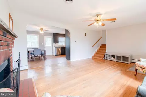 Living - 3911 Sunset Dr, Hampstead, MD 21074 photo 6 of 7