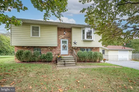 1709 Fairmount Rd, Hampstead, MD 21074 photo 1