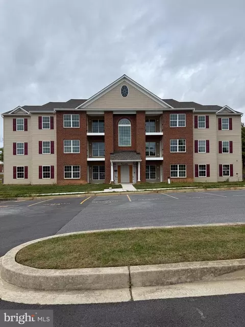 820 Wembley Dr #1A, Hampstead, MD 21074
