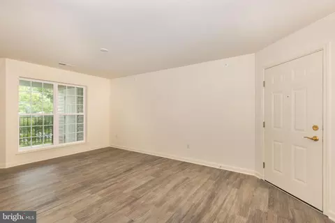 Living - 820 Wembley Dr #2B, Hampstead, MD 21074 photo 2 of 5