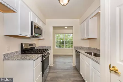 Entry Way - 820 Wembley Dr #2B, Hampstead, MD 21074 photo 2 of 2