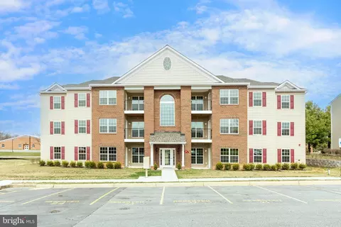 820 Wembley Dr #2B, Hampstead, MD 21074