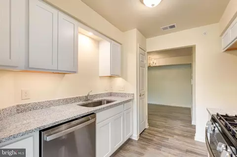 Kitchen - 820 Wembley Dr #2B, Hampstead, MD 21074 photo 2 of 2