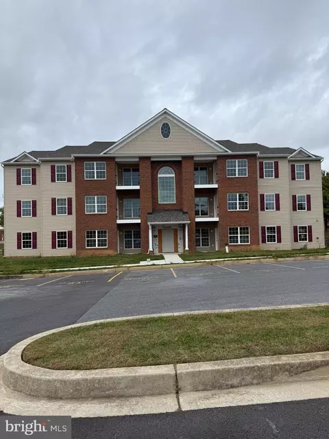 820 Wembley Dr #1C, Hampstead, MD 21074