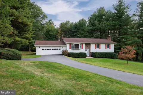 2813 Rainbow Dr, Westminster, MD 21157
