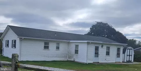 1124 Cedarbrook Rd, Hampstead, MD 21074 photo 3