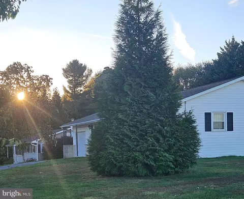 1124 Cedarbrook Rd, Hampstead, MD 21074 photo 4