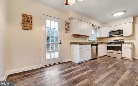 8 Courtland St, Taneytown, MD 21787