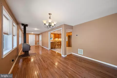 Living - 4127 Falls Rd, Millers, MD 21102 photo 1 of 5