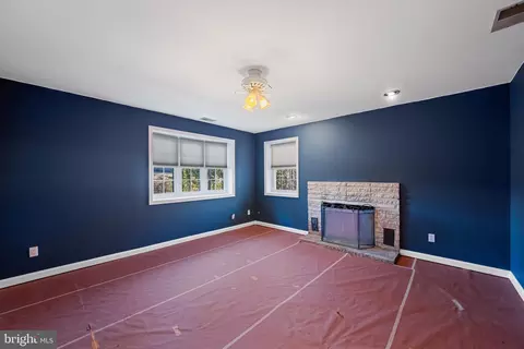 Living - 4127 Falls Rd, Millers, MD 21102 photo 5 of 5