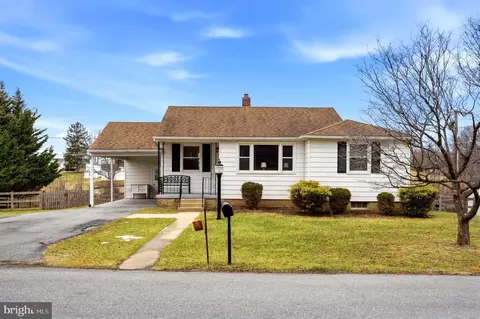 6304 W Hemlock Dr, Sykesville, MD 21784