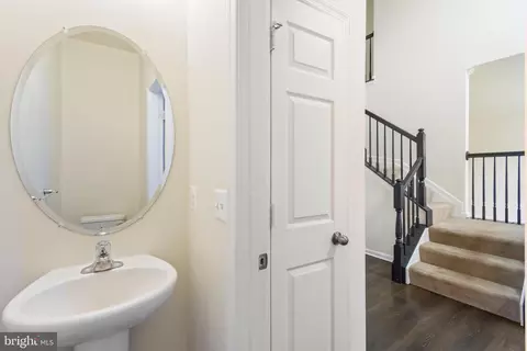 Entry Way - 209 Colbert St, Taneytown, MD 21787 photo 8 of 21