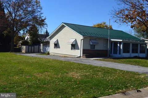 41 Westview Dr, Taneytown, MD 21787