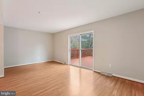 Living - 4642 Marksman Ct, Hampstead, MD 21074 photo 2 of 4