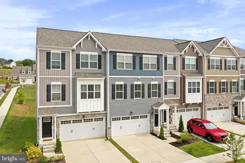 2719 Town View Cir, New Windsor, MD 21776