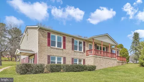 3036 Crown Cir, Manchester, MD 21102