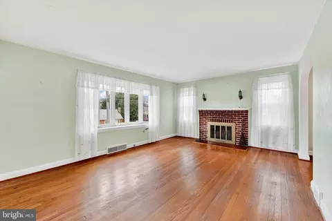 Living - 135 Smith Ave, Westminster, MD 21157 photo 2 of 3