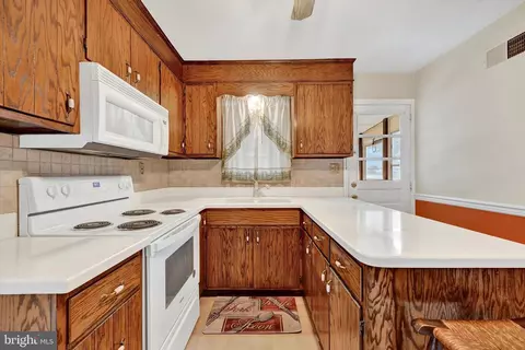 Kitchen - 135 Smith Ave, Westminster, MD 21157 photo 3 of 3