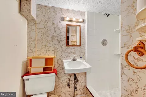 Bath - 135 Smith Ave, Westminster, MD 21157 photo 2 of 2