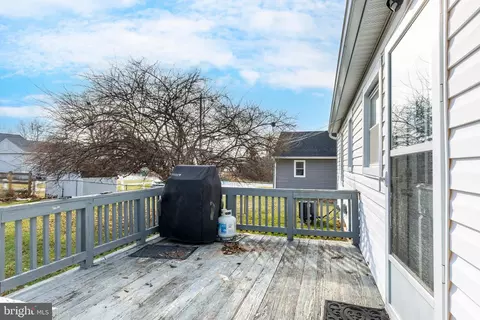 Exterior - 413 Oak Ave, Westminster, MD 21157 photo 6 of 10