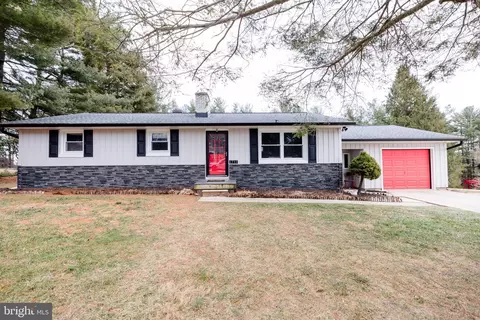 1711 Kempfield Dr, Hampstead, MD 21074