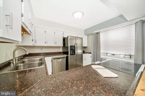Kitchen - 806 Clearview Ave, Hampstead, MD 21074 photo 3 of 3