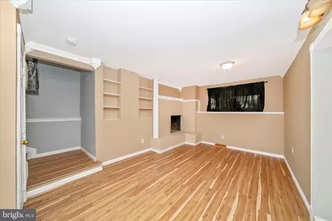 Living - 806 Clearview Ave, Hampstead, MD 21074 photo 5 of 7