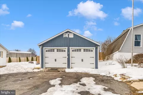 Exterior - 806 Clearview Ave, Hampstead, MD 21074 photo 2 of 13