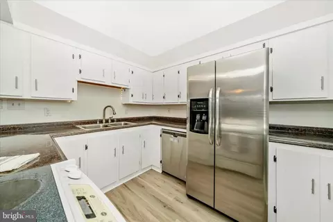 Kitchen - 806 Clearview Ave, Hampstead, MD 21074 photo 2 of 3