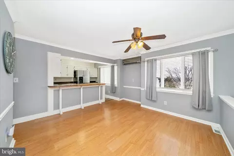 Living - 806 Clearview Ave, Hampstead, MD 21074 photo 3 of 7