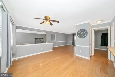 Living - 806 Clearview Ave, Hampstead, MD 21074 photo 4 of 7