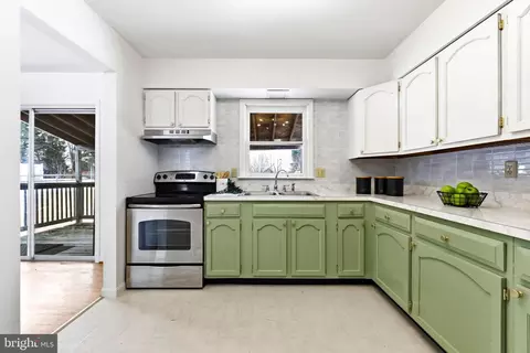 Kitchen - 4579 Dave Rill Rd, Hampstead, MD 21074 photo 2 of 3