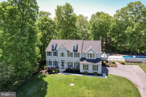 202 Almar Dr, Hampstead, MD 21074