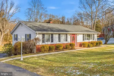 5823 Dale Dr, Eldersburg, MD 21784