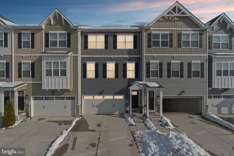2757 Town View Cir, New Windsor, MD 21776