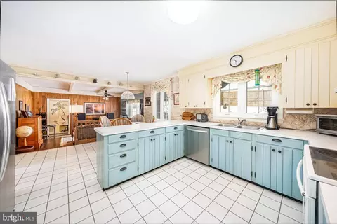Kitchen - 4 Arnold Dr, Westminster, MD 21157 photo 1 of 7