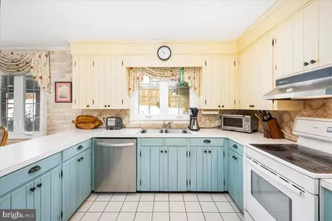 Kitchen - 4 Arnold Dr, Westminster, MD 21157 photo 2 of 7