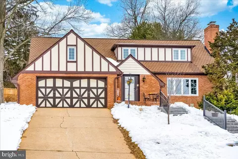 4 Arnold Dr, Westminster, MD 21157
