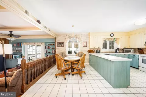 Kitchen - 4 Arnold Dr, Westminster, MD 21157 photo 6 of 7