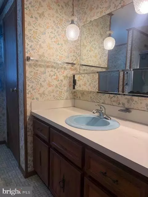 Bath - 312 E Broadway St, Union Bridge, MD 21791 photo 2 of 3
