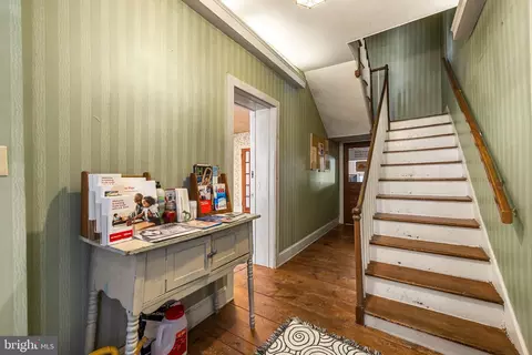 Entry Way - 1421 N Main St, Hampstead, MD 21074 photo 2 of 6