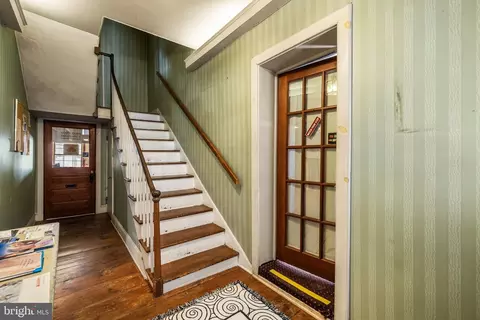 Entry Way - 1421 N Main St, Hampstead, MD 21074 photo 4 of 6