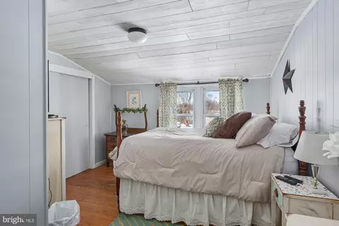Bedroom - 463 E Green St, Westminster, MD 21157 photo 6 of 8