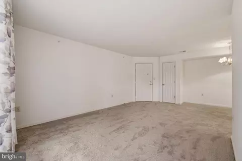 Living - 3860 Normandy Dr #3D, Hampstead, MD 21074 photo 4 of 9