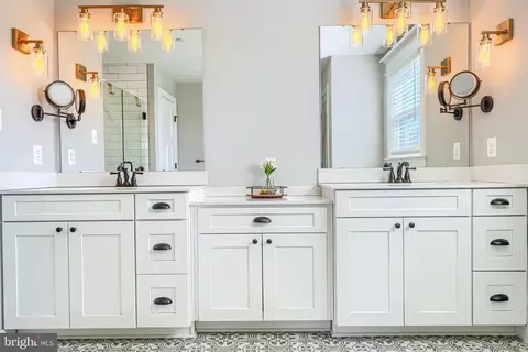 Bath - 2553 Hanover Pike, Hampstead, MD 21074 photo 1 of 6