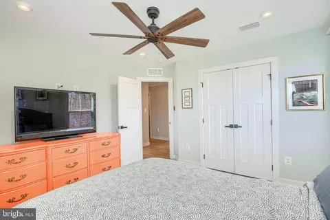 Bedroom - 2553 Hanover Pike, Hampstead, MD 21074 photo 8 of 9