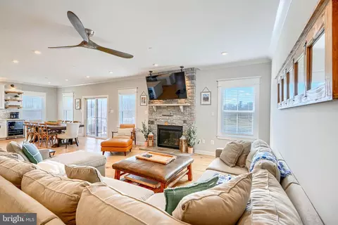 Living - 2553 Hanover Pike, Hampstead, MD 21074 photo 1 of 1