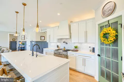 Kitchen - 2553 Hanover Pike, Hampstead, MD 21074 photo 4 of 4