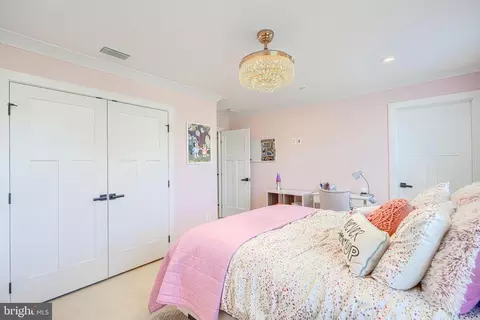 Bedroom - 2553 Hanover Pike, Hampstead, MD 21074 photo 5 of 9