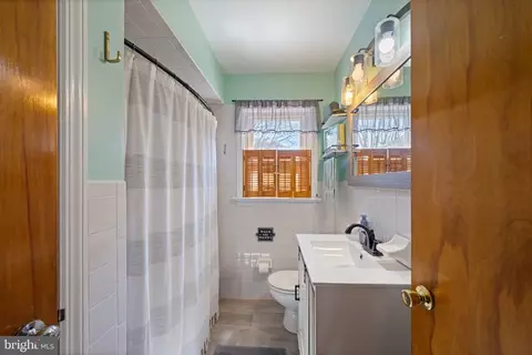 Bath - 4207 Ralph Ave, Hampstead, MD 21074 photo 1 of 2